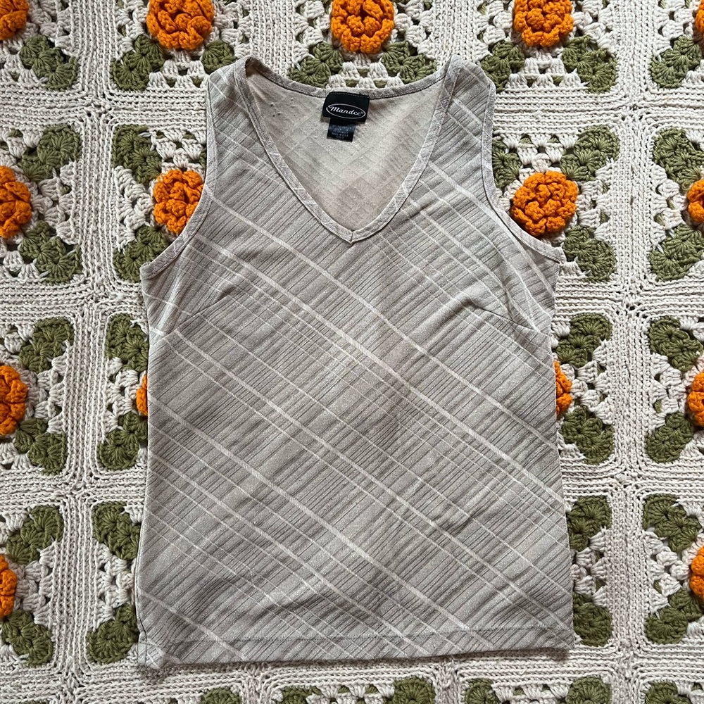 Mandee Brand Cream Sleeveless V Neck, size M